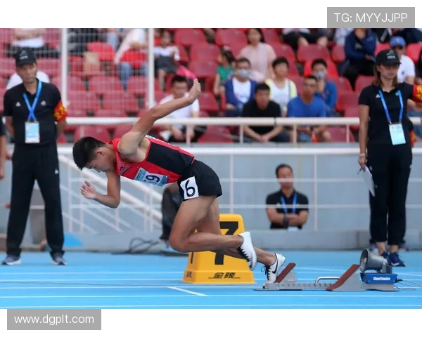 年轻短跑新星打破赛场纪录引燃全国田径竞技热情聚焦体育盛事风潮 年轻短跑新星打破赛场纪录引燃全国田径竞技热情聚焦体育盛事风潮