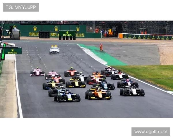 F1赛季精彩纷呈 各车队角逐激烈 新技术和策略助力争冠之战