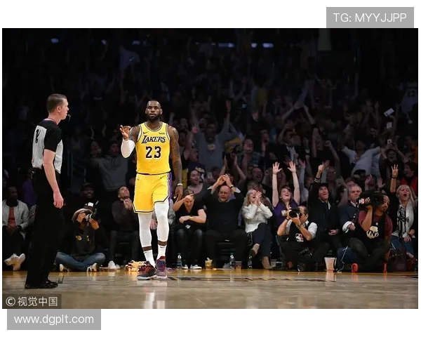 詹姆斯率湖人逆转勇士再创里程碑全场高燃瞬间点燃球迷热情